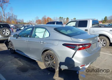 2021 Toyota Camry Se z USA, uszkodzony, nr VIN 4T1G11AK8MU402795
